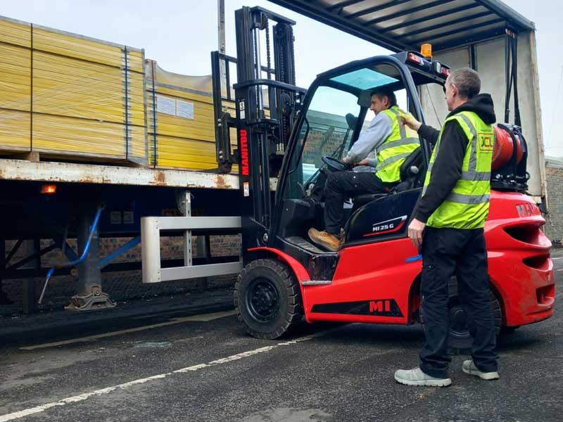 unloading partioning material from lorry